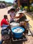 BanSiRaya Fish seller.JPG (82 KB)